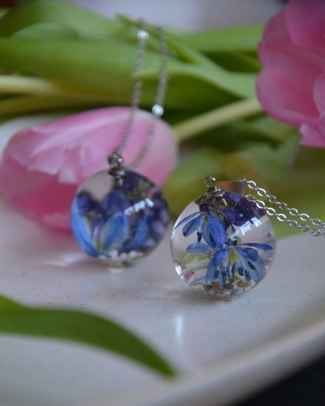 🌸 Jarní kuličky s opravdovými modrými ladoňkami 💙. Průměr kuličky 2,8 cm. Veškeré komponenty jsou z chirurgické oceli. 🌸...